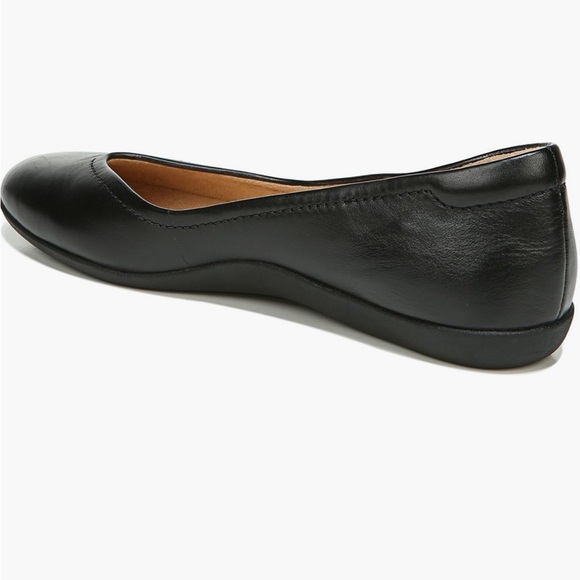 Naturalizer - Vivienne Black Leather Flats NWOT - Picture 3 of 3